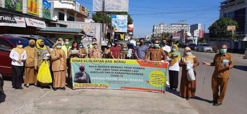 Bagi Masker dan Sosialisasikan Perbup