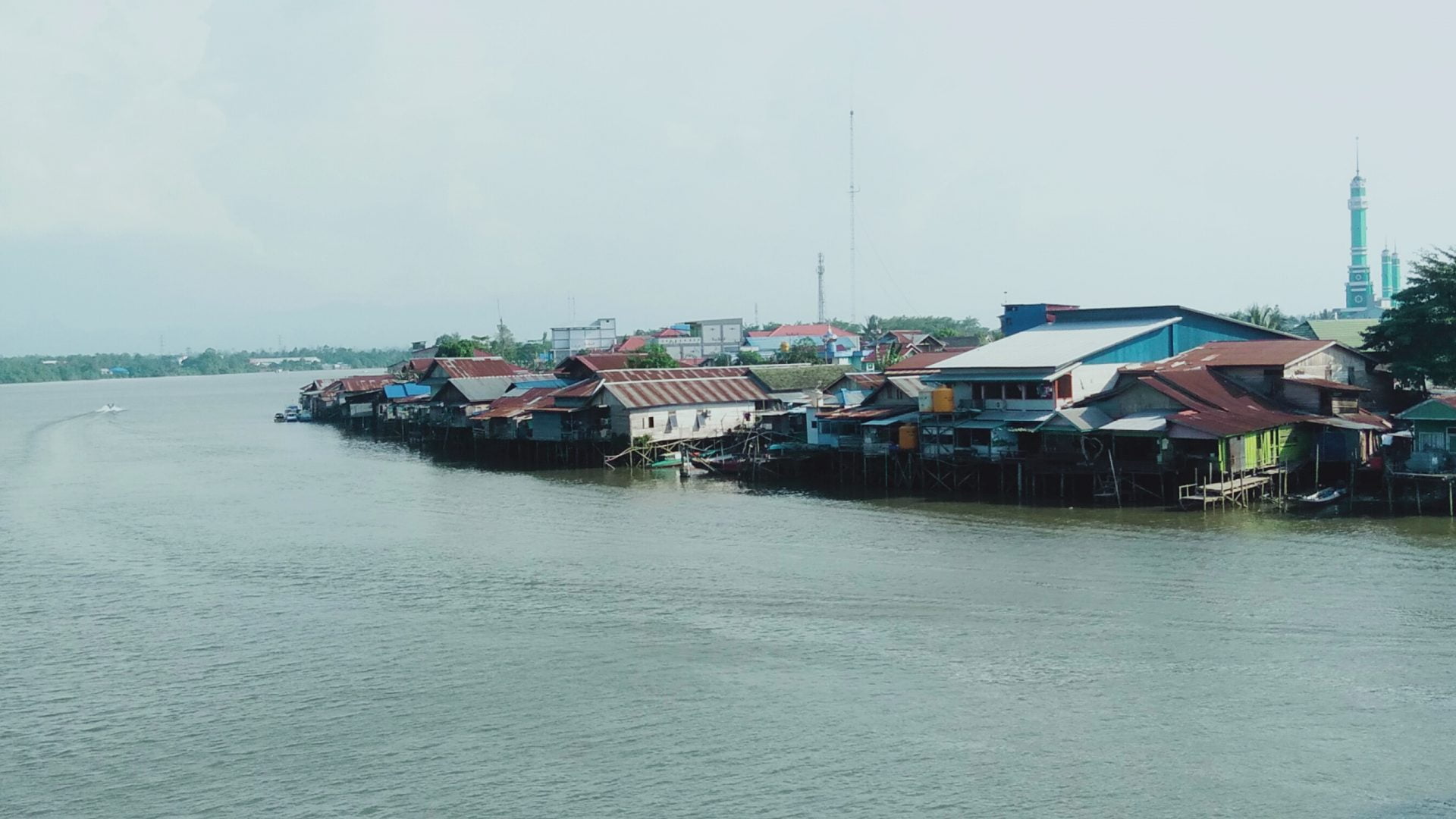 Stop Bangun Rumah di Bantaran Sungai