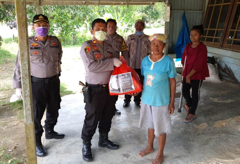 Lewat Jum’at Berbagi, Bantu Masyarakat Kurang Mampu Saat Pandemik COVID-19