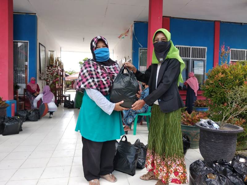 Belajar dari Rumah, SMP 3 Tenggarong Berikan Paket Internet ke Siswa Kurang Mampu