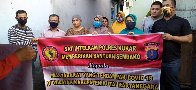 Terus Bantu Masyarakat, Kini Giliran Kelompok Pengajian Dapat Sembako dari Intelkam Polres Kukar