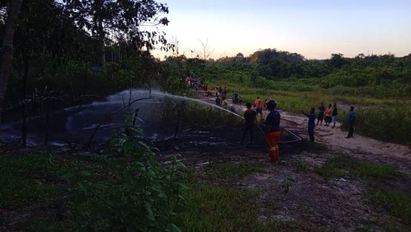 Eks Lokasi Penyulingan Minyak Mentah Ilegal Terbakar