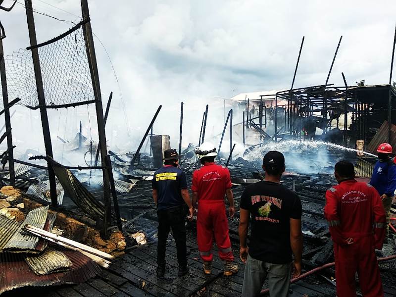 Enam Bangunan di Tenggarong Terbakar, Kapolres Pantau Langsung di Lapangan