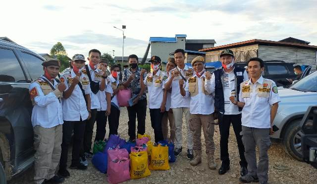 Kebakaran di Muara Kaman, Alif Turiadi Langsung Turun Serahkan Bantuan