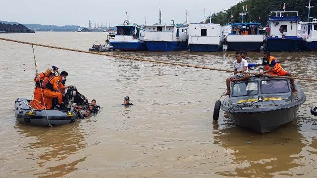 Mobil Avanza Tercebur di Pelabuhan Samarinda, Tiga Penumpang Tenggelam di Sungai Mahakam