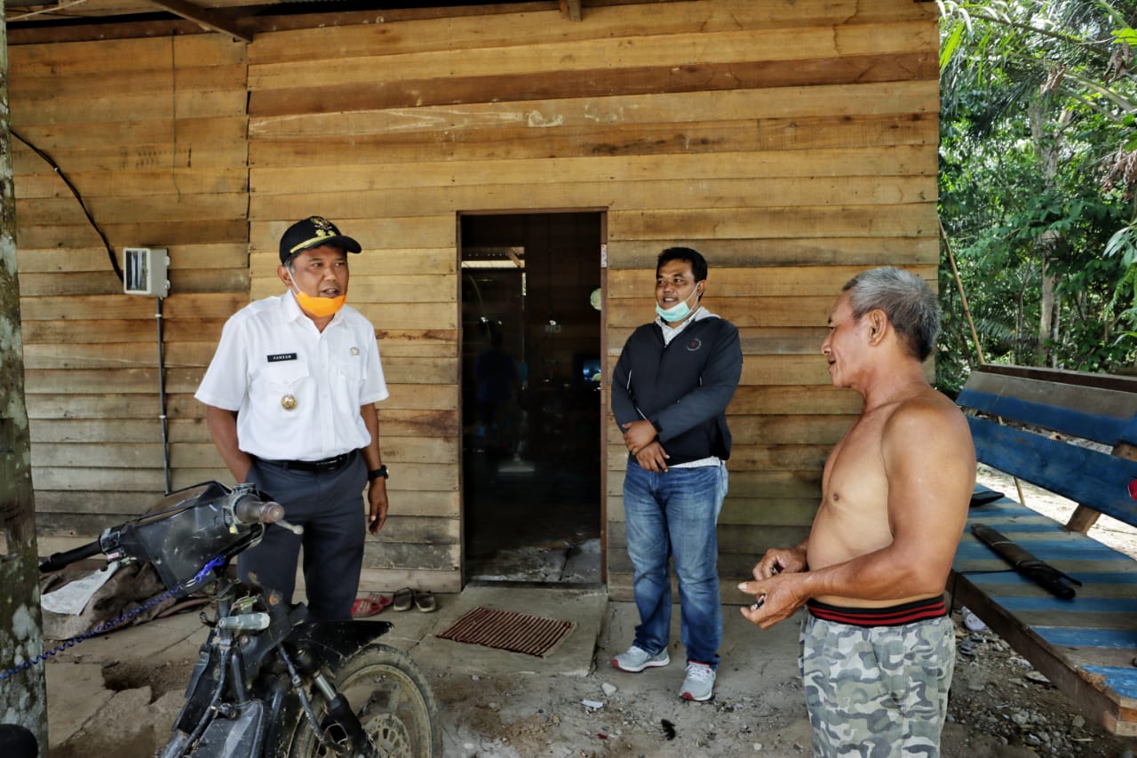 Pemerintah Tempel Stiker di Rumah Warga yang Masuk Klaster Gowa