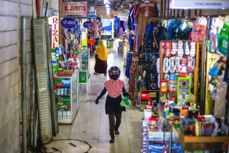 Sudah Lewat Masa Isolasi, Pedagang Rapak Plaza Jualan Lagi