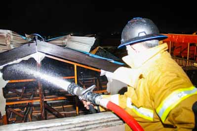 2 Rumah Dipemukiman Padat Penduduk Ludes Terbakar