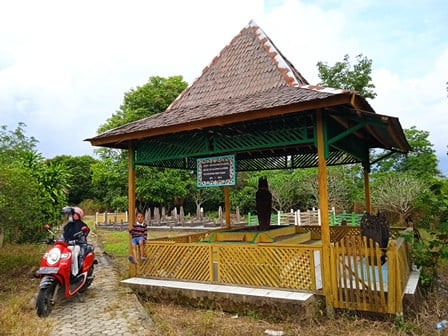 Wisata Religi di Paser di Peristirahatan Terakhir Raja Pasir Belengkong