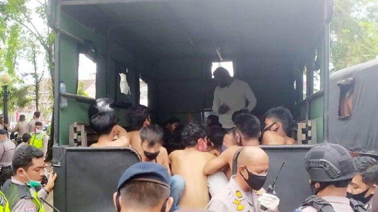 Polisi Amankan Ratusan Remaja dan Anak-Anak yang Ikut Demo Rusuh