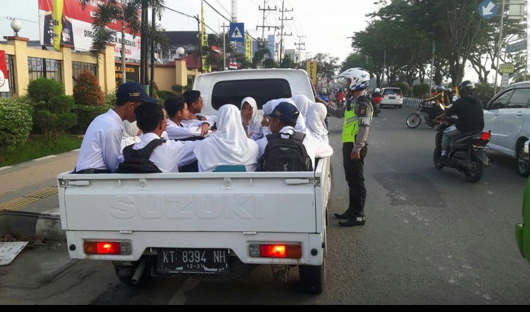 Mobil Bak Terbuka Dilarang Angkut Orang