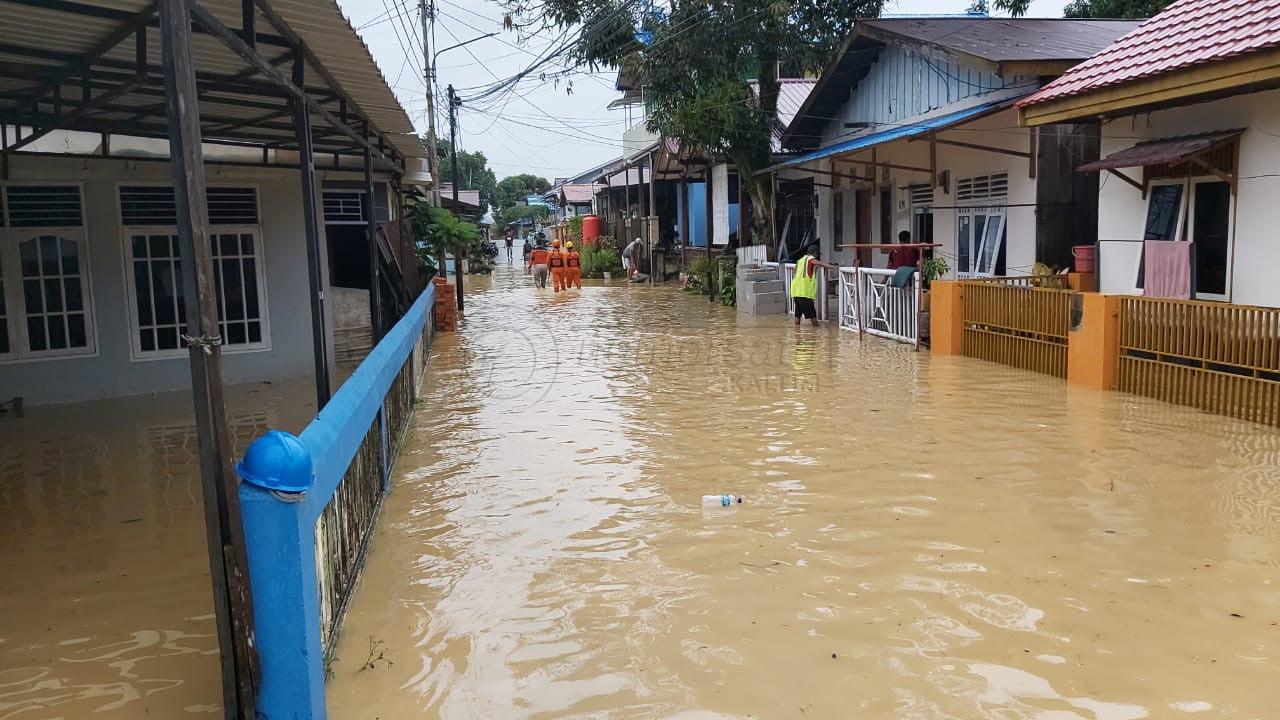 Hujan Deras, Banjir Rendam Rumah di Batu Ampar