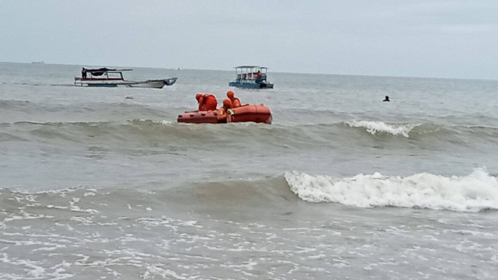 3 Anak Tenggelam di Pantai Manggar, 1 Anak Masih Dalam Pencarian