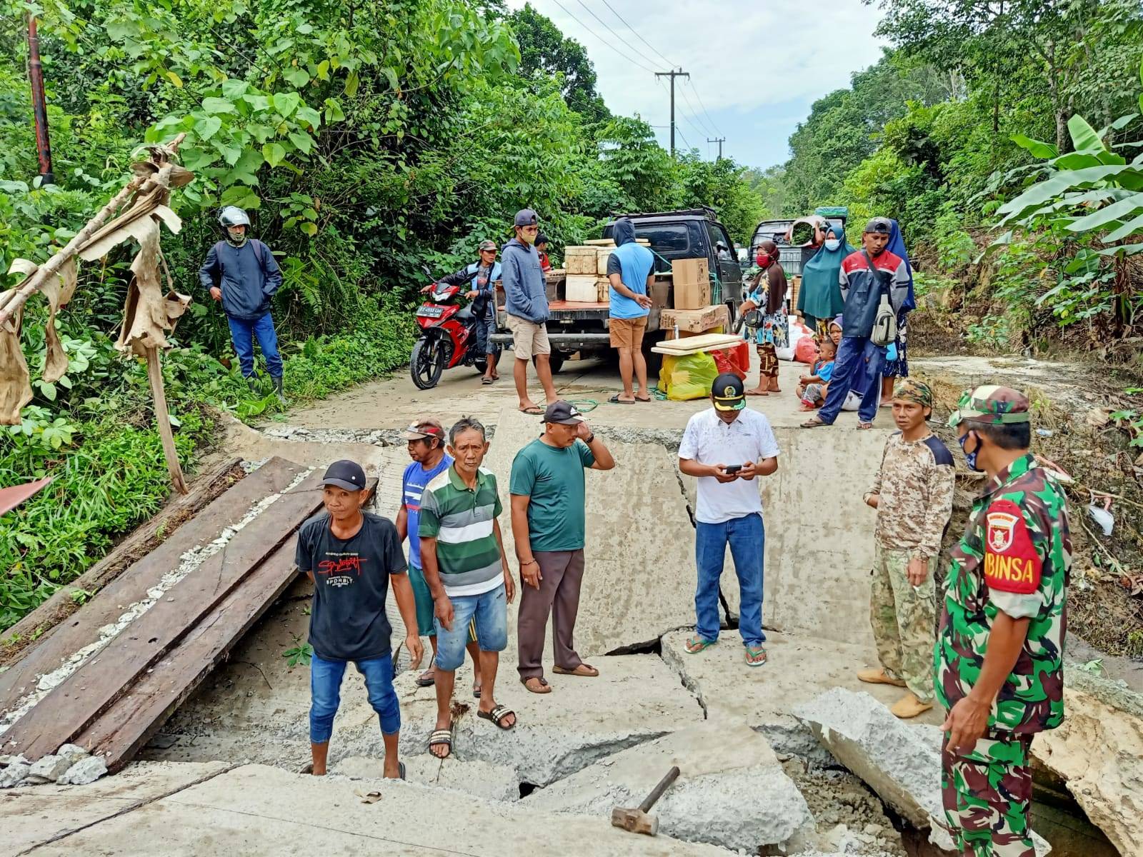 Jalan di Marangkayu Amblas, Distribusi Barang Terganggu