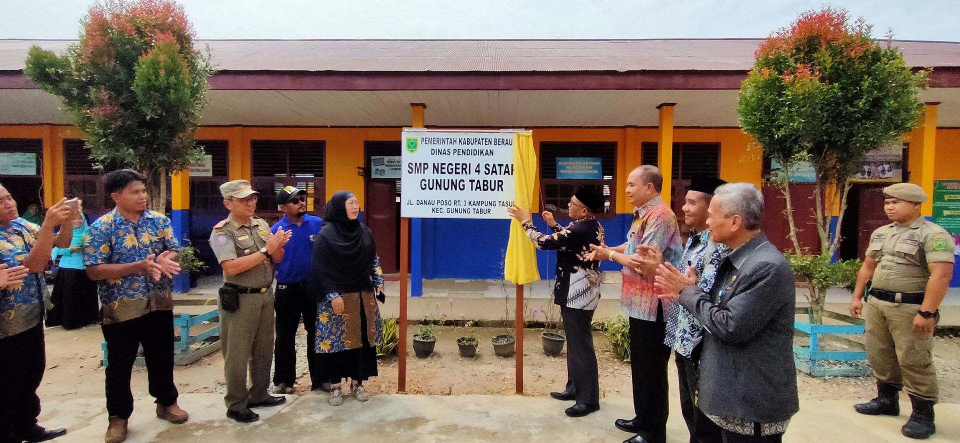 SMP Satu Atap Berdiri di Kampung Tasuk