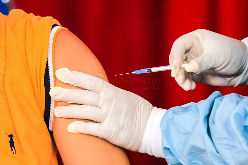 Kemenkes: Vaksin COVID-19 Dosis Ketiga Hanya untuk Nakes