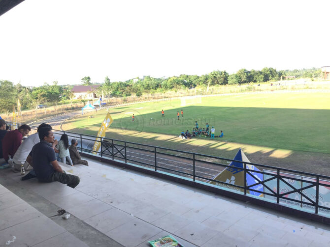 Anggota Dewan Paser Keluhkan Stadion Sadurengas yang Jorok dan Berdebu