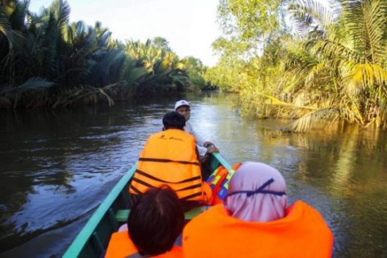 Berwisata setelah WFH, Menikmati Pantai Pamedas dan Sungai Air Hitam