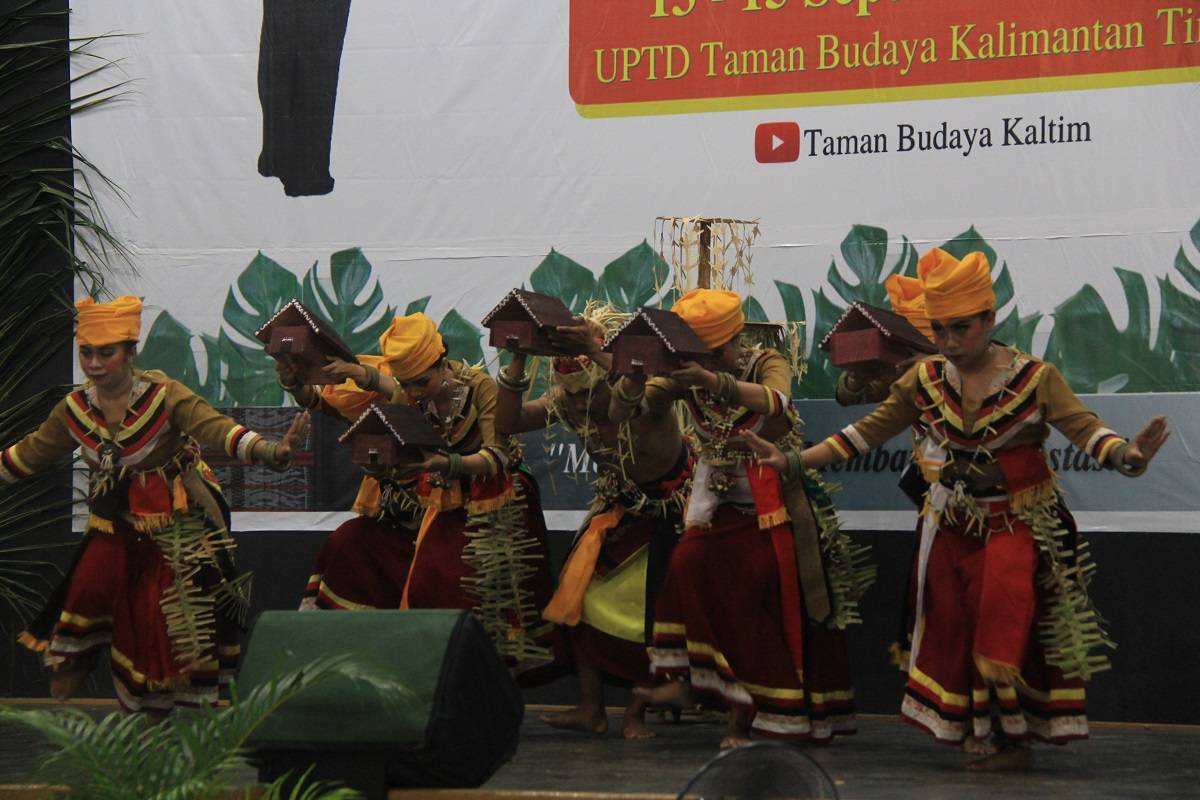 Tari Panti Lotung Limo Bua; Perjuangan Masyarakat PPU Menghadapi Pandemi