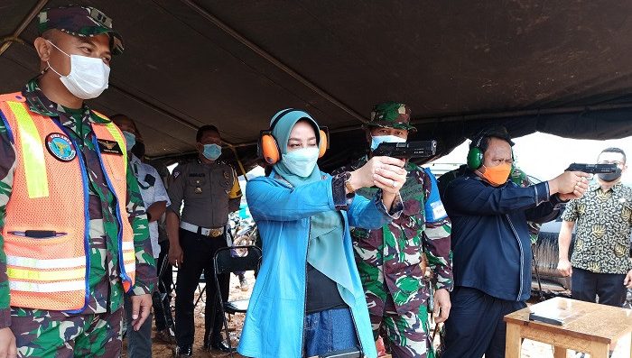 Tinjau Tempat Latihan Menembak