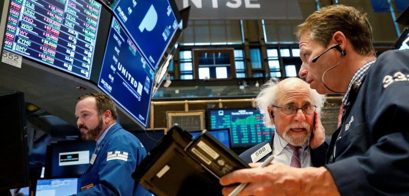 Saham-Saham Wall Street Turun Tajam, Indeks Dow Jones Anjlok Lebih dari 500 Poin