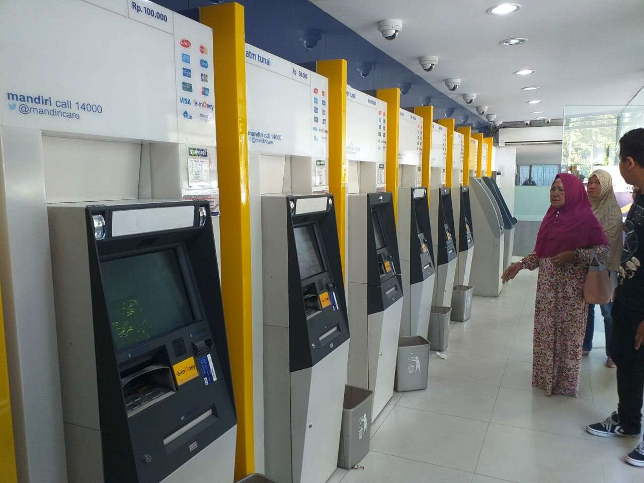 Suku Bunga Acuan Turun 25 Basis Poin