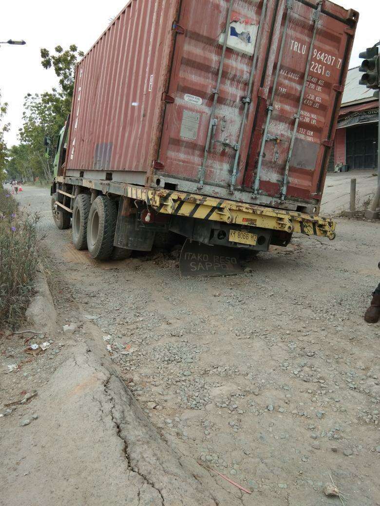 Rusak karena Kapasitas Jalan Tak Memadai