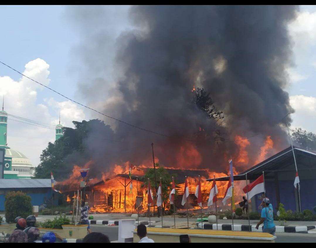 Dua Rumah Dilahap Si Jago Merah