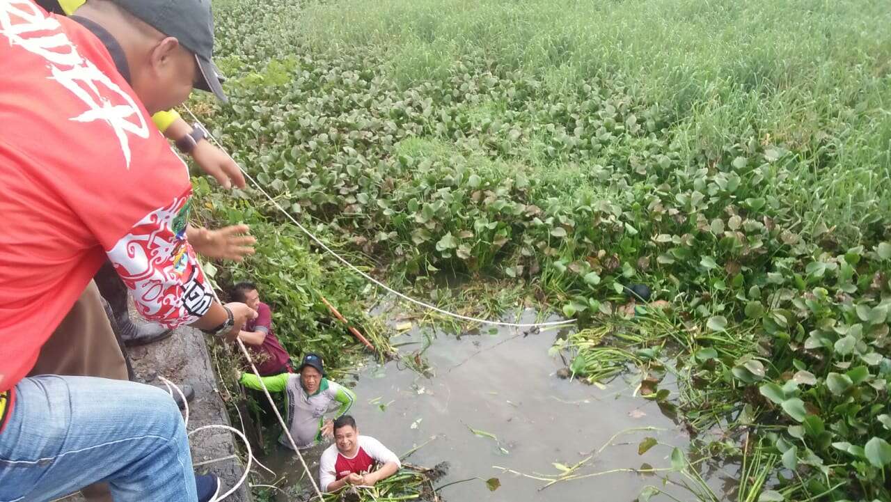 Dangkal, Masyarakat Gotong Royong Bersihkan Sungai Selor