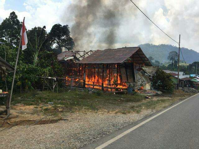 Tak Ada Pemadam, Satu Rumah Ludes Terbakar