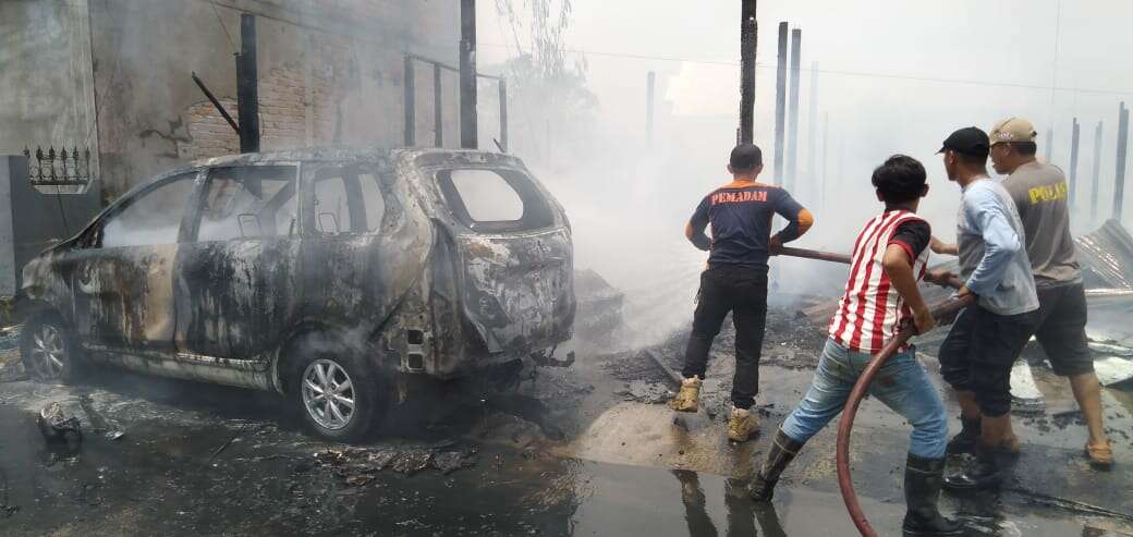 Diduga karena Korsleting, 3 Rumah dan 1 Mobil Hangus