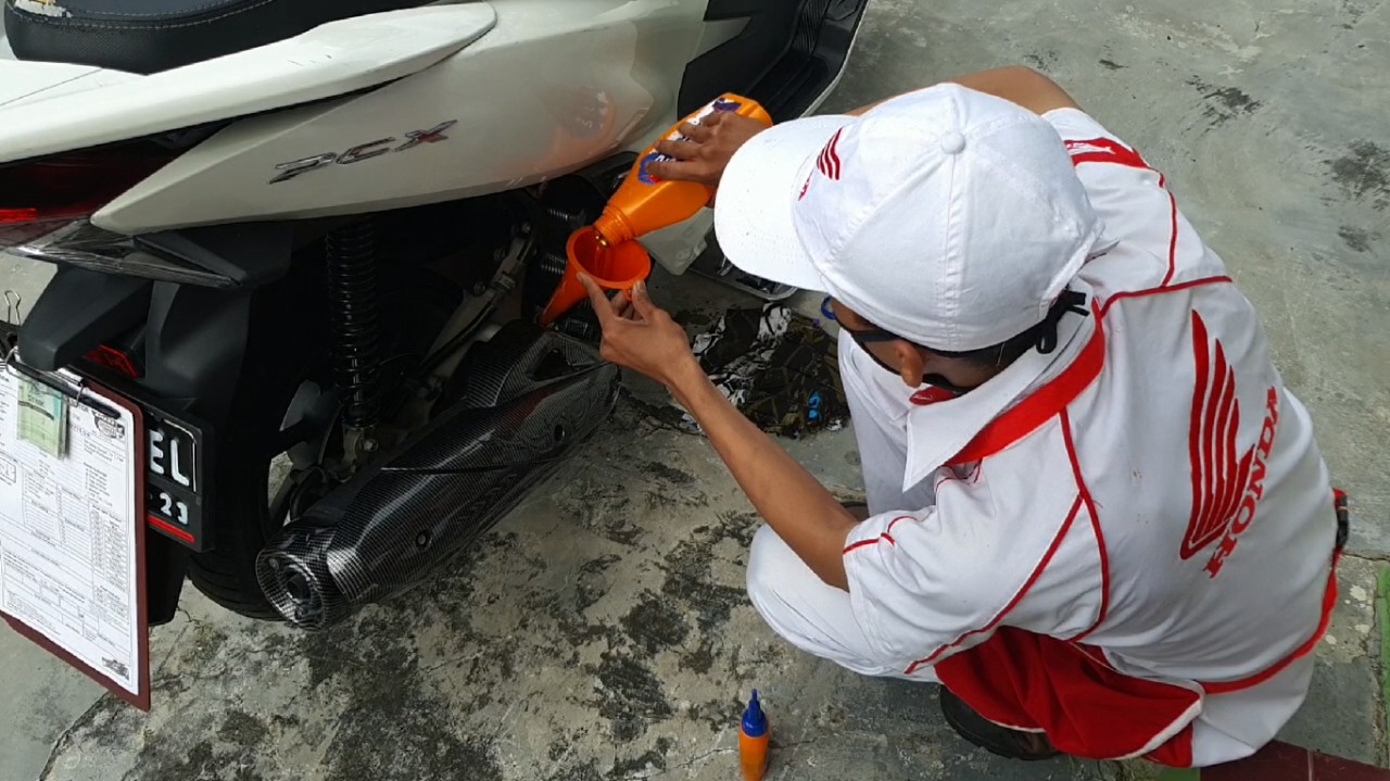 Konsumen Honda Dimudahkan, Servis Motor #BisaDariRumah