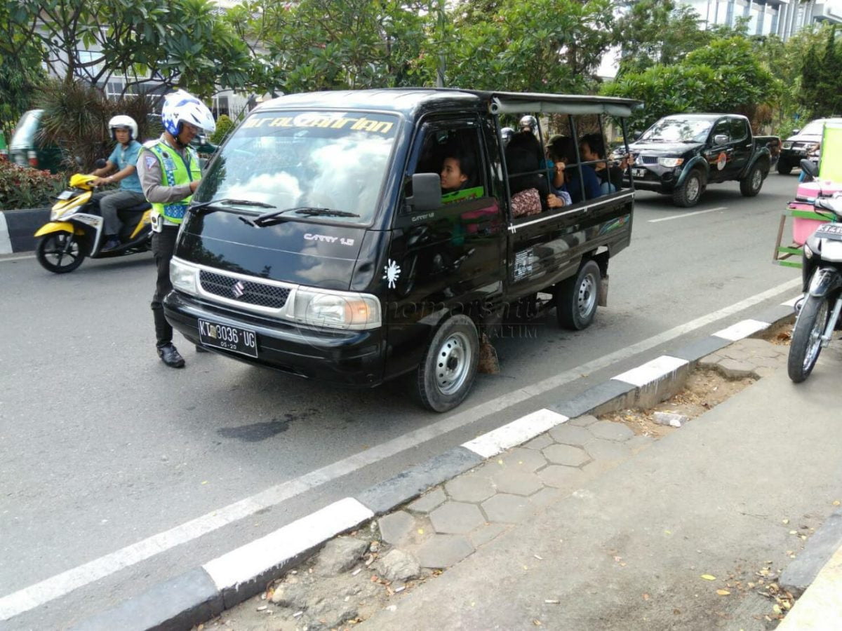 Mobil Bak Terbuka Dilarang Angkut Orang