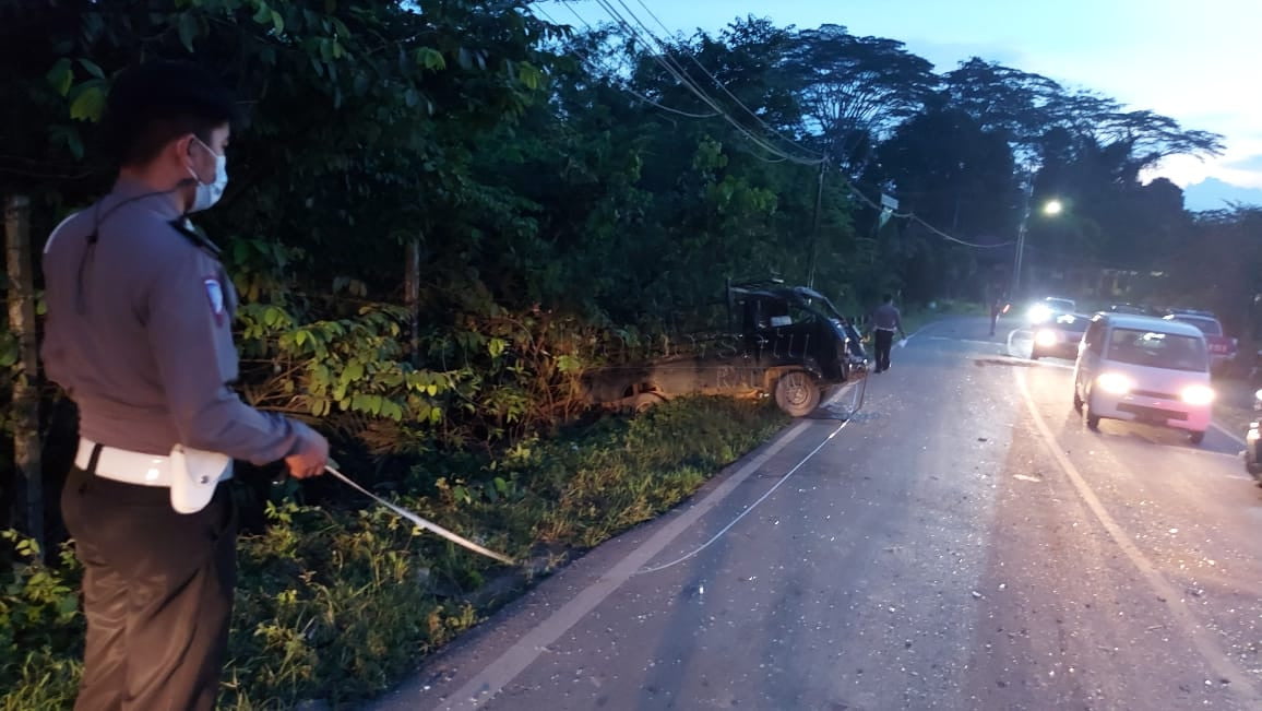 Tabrakan Beruntun, Sopir Pikap Tewas di tempat