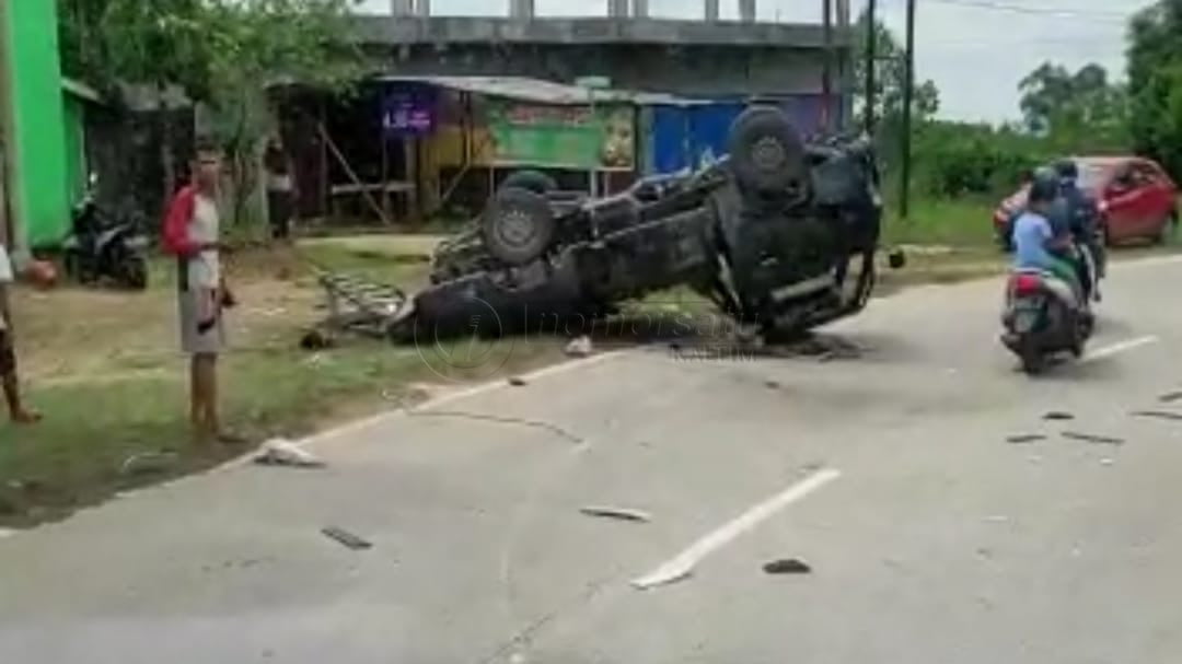 Out of Control, Pikap Terbalik di Jalur Tenggarong Seberang-Samarinda