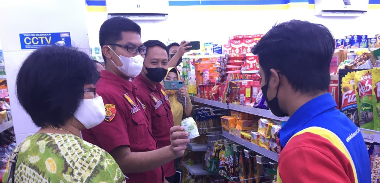 Sidak, Satgas Pangan Temukan Produk Tak Laik Pajang