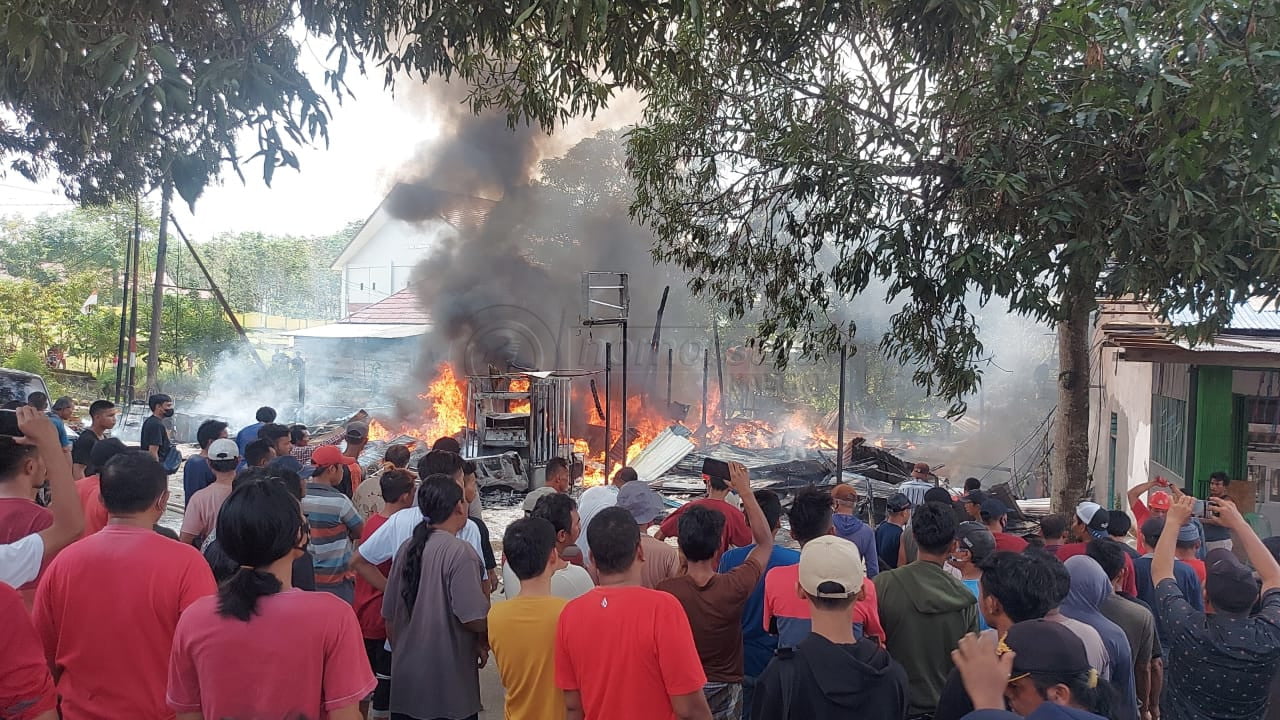 Diduga karena POM Mini, 3 Rumah di Kota Bangun Jadi Arang