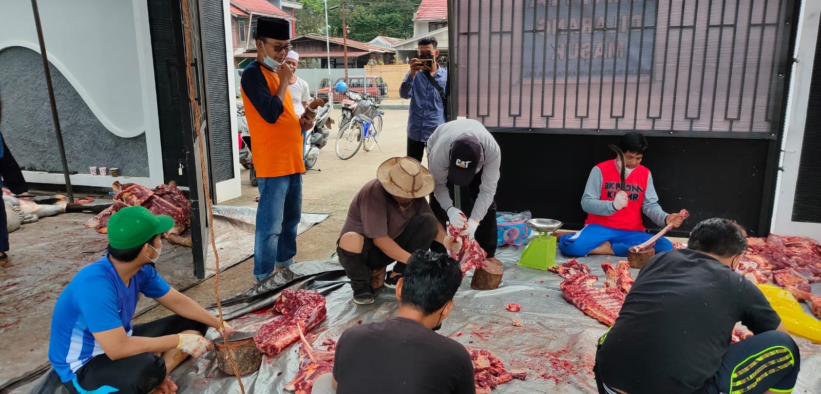 Hari Raya Kurban, Saparuddin Bagi 5 Ekor Sapi