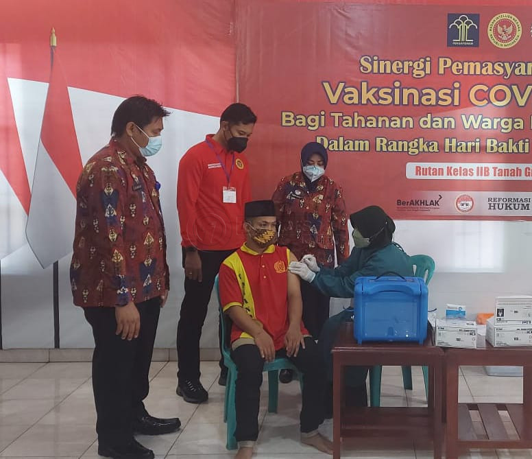 Warga Binaan Rutan Tanah Grogot Disuntik Vaksin Booster