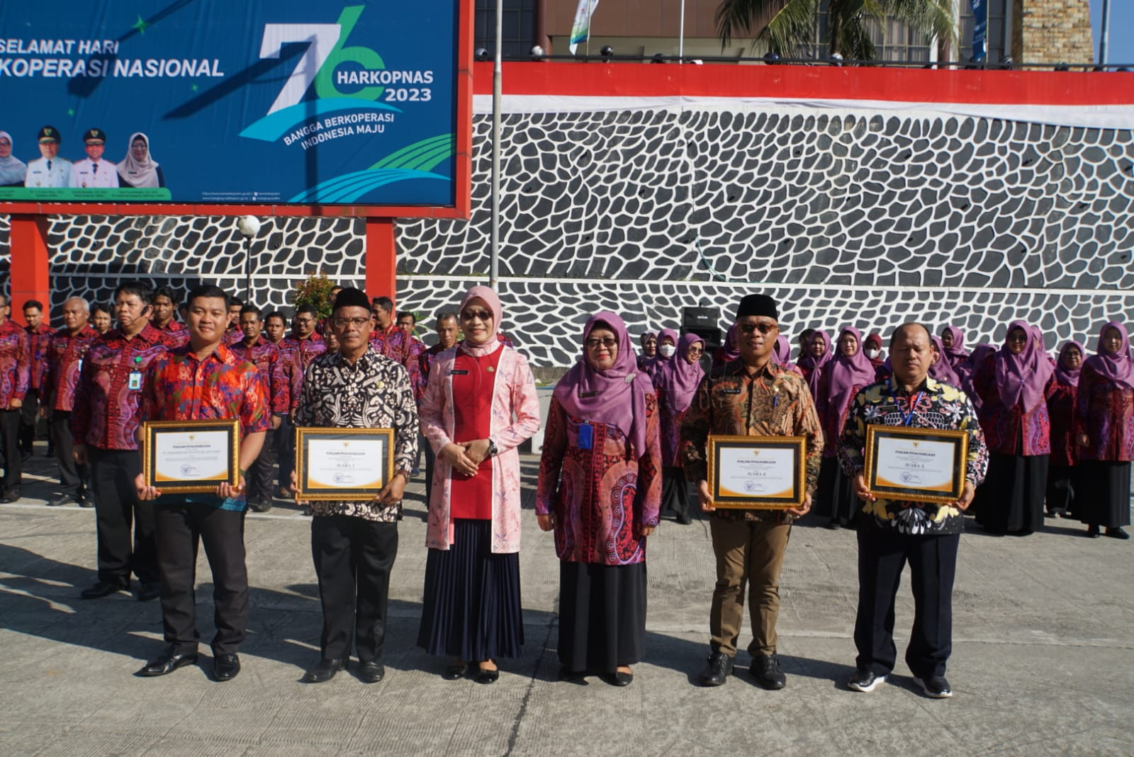 Pembinaan Koperasi dan UMKM Terbaik, Diskop Kutim Sabet Penghargaan