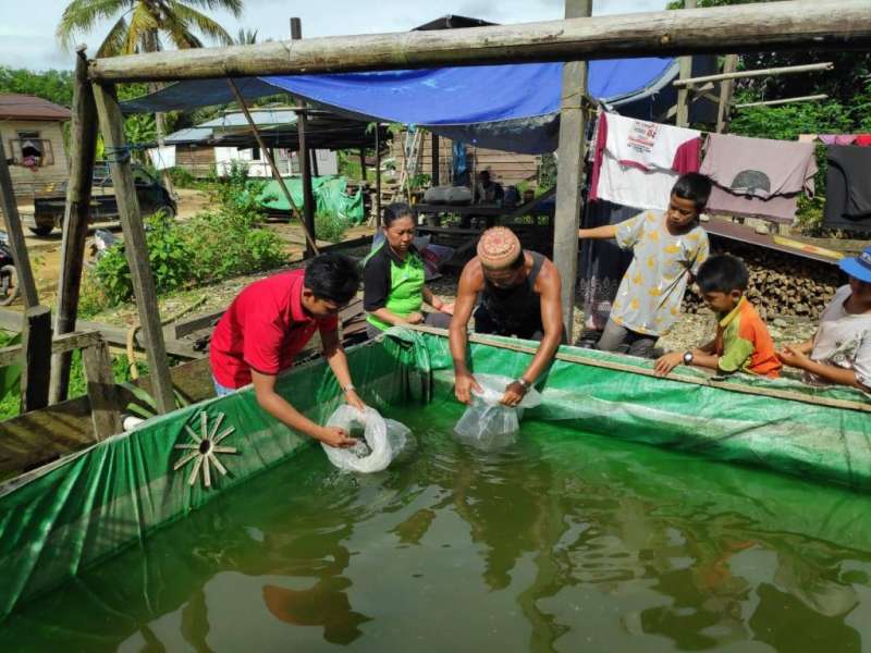 DKPP Salurkan Bantuan Ribuan Kolam Terpal ke Petani se-Mahulu