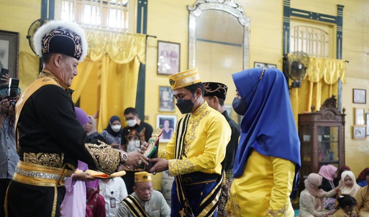 AGM Digelari Datuk Seri Amar Adhiwangsa Maharaja oleh Kesultanan Kadryiah Pontianak