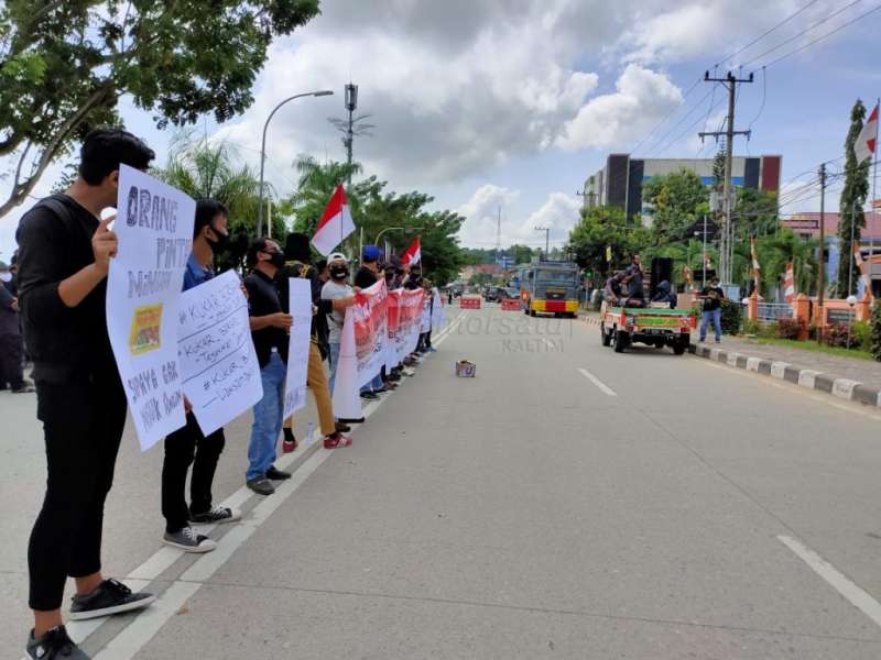 Aksi Tandingan, AMKB Tuntut KPU Kukar Jalankan Rekomendasi Bawaslu RI