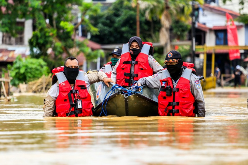 Gang Ulin di Balikpapan Banjir hingga Sedada Orang Dewasa