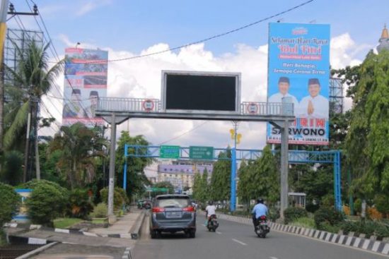 Beradu Klaim, Berebut Partai