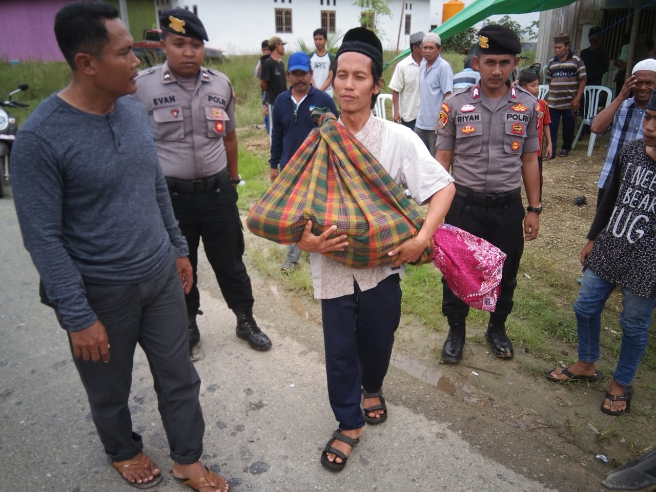 Pertalite Tumpah, Bayi Terbakar