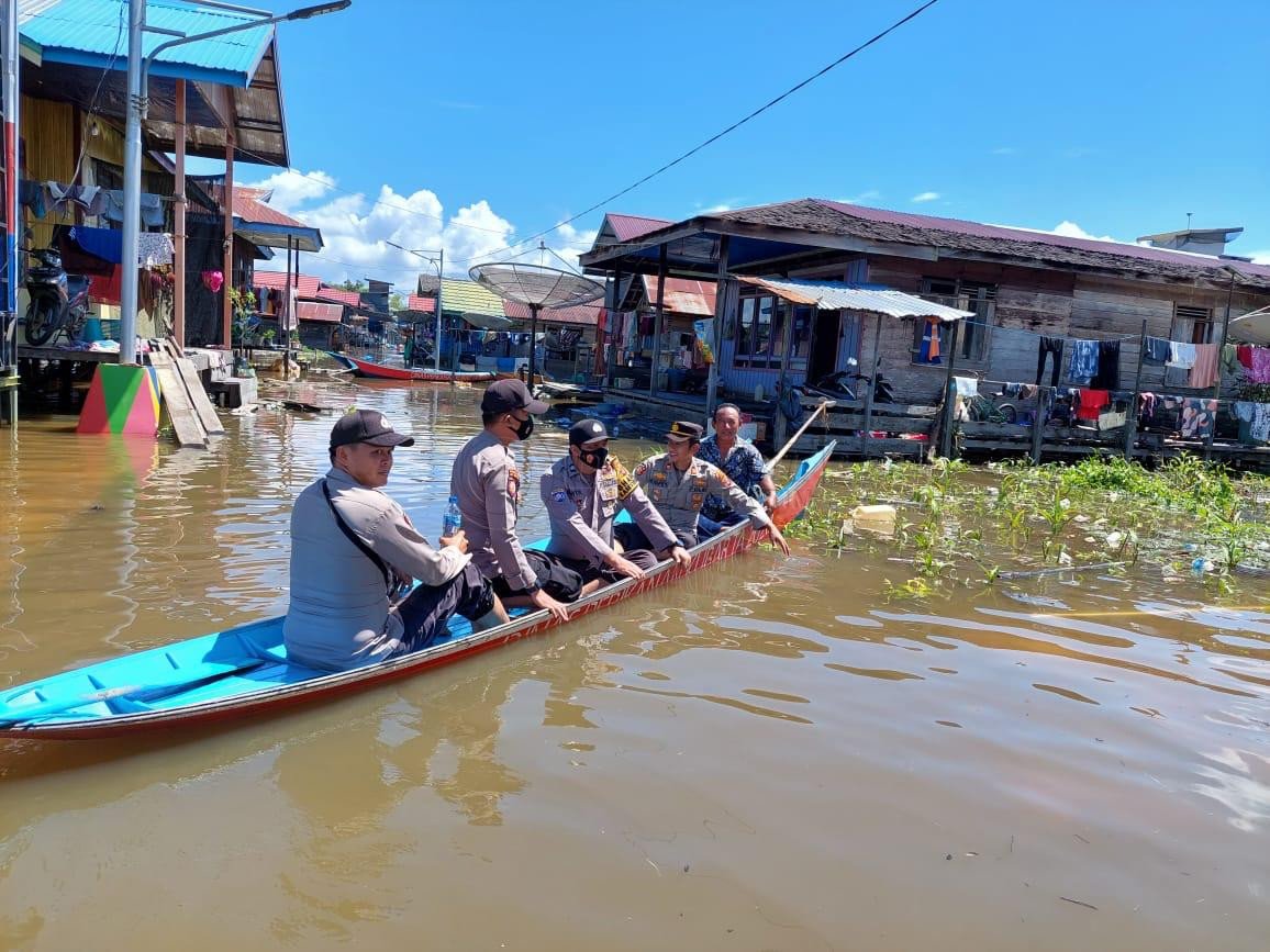 Banjir Besar Rendam 13 Kampung di Mahulu