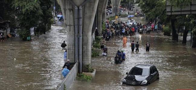 Seribu Jiwa Mengungsi, 1 Meninggal saat Banjir Jakarta