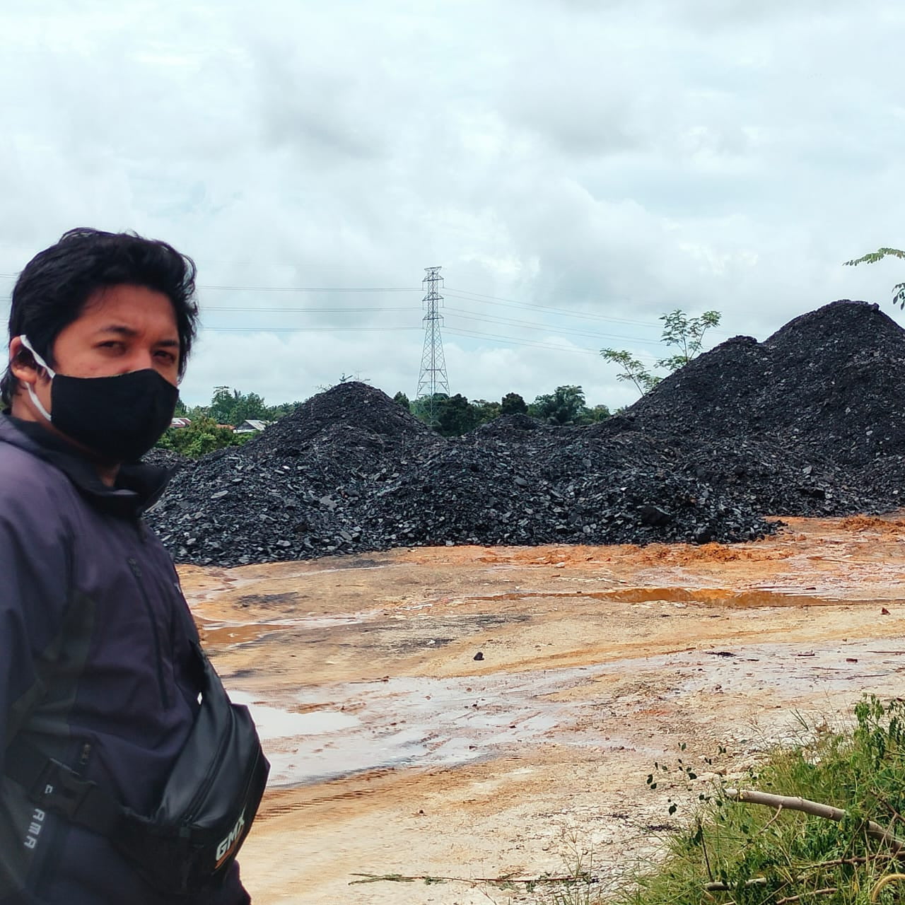 Simsalabim, Tumpukan Batu Bara Terlihat di Desa Martadinata