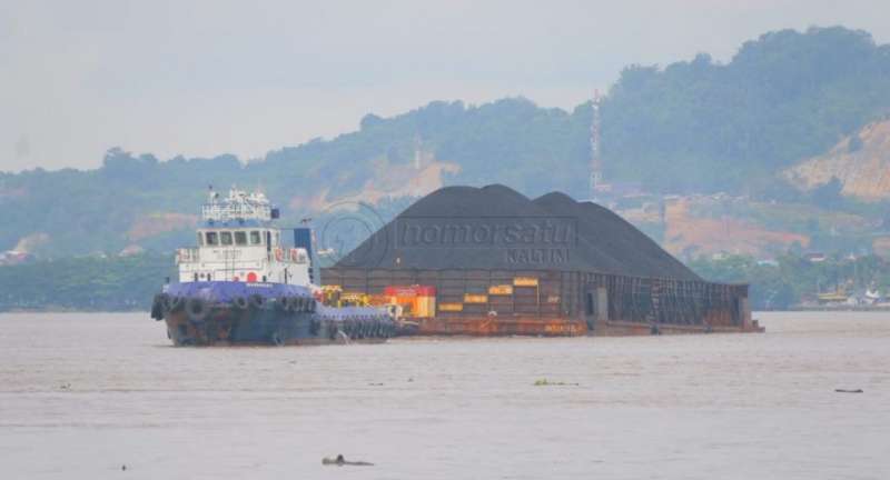 Gunungan Batu Bara Hajar Jembatan Martadipura